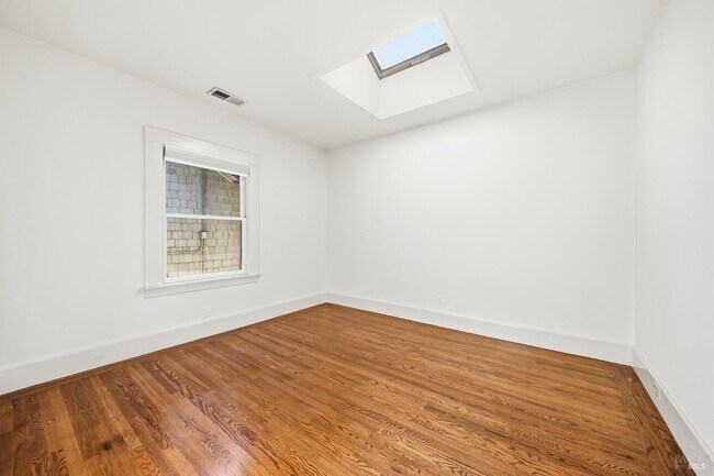 Building Photo - 31 Acacia Ave