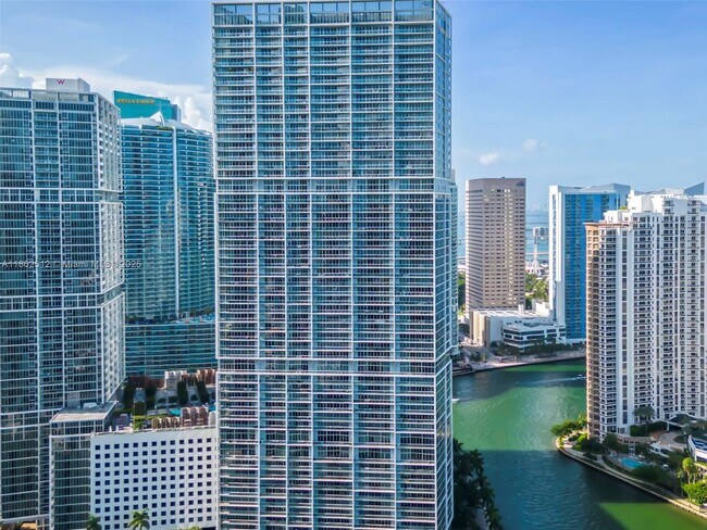Building Photo - 495 Brickell Ave