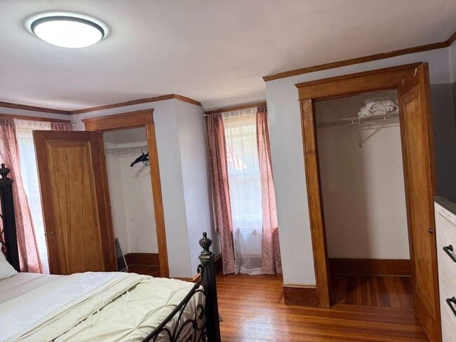 Building Photo - 2 Brook St