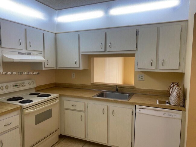Building Photo - 1810 SW 81st Ave