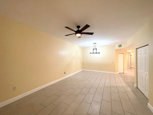 Building Photo - 1840 Sandhill Crane Dr