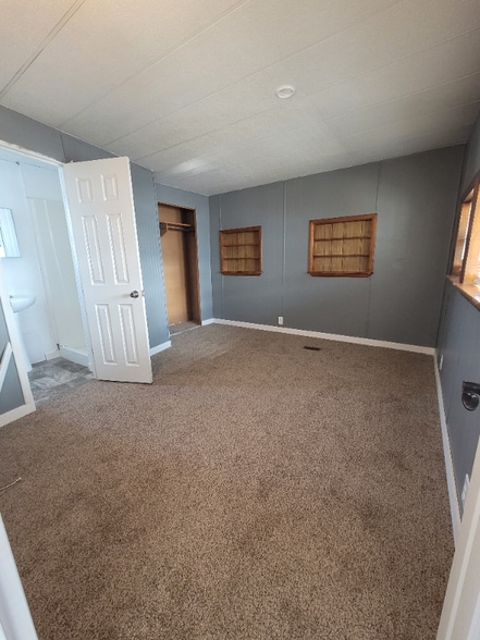 Building Photo - 595 Charles Ave