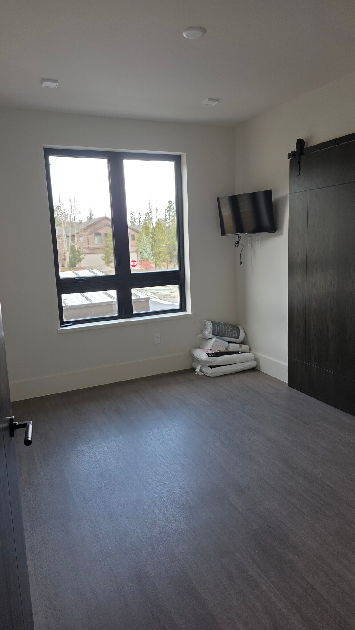 Bedrom - 80 W Main St