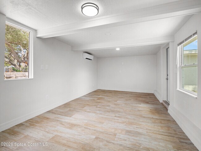 Building Photo - 1382 Lakewood Dr
