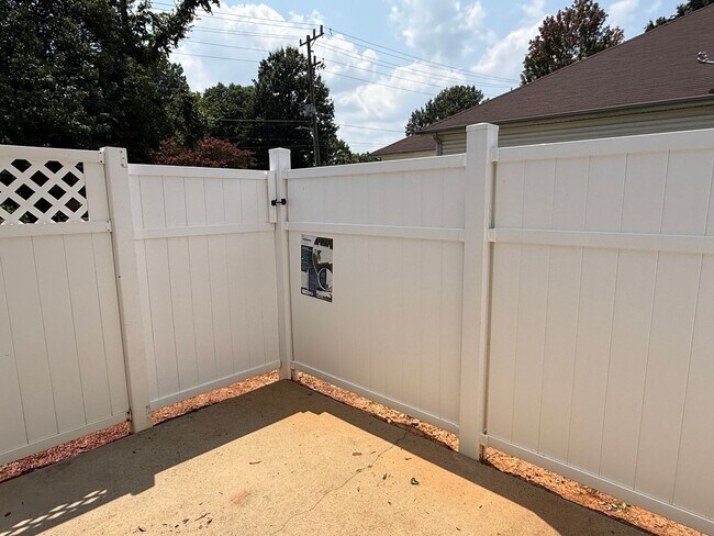 Building Photo - 7045 Somerset Springs Dr