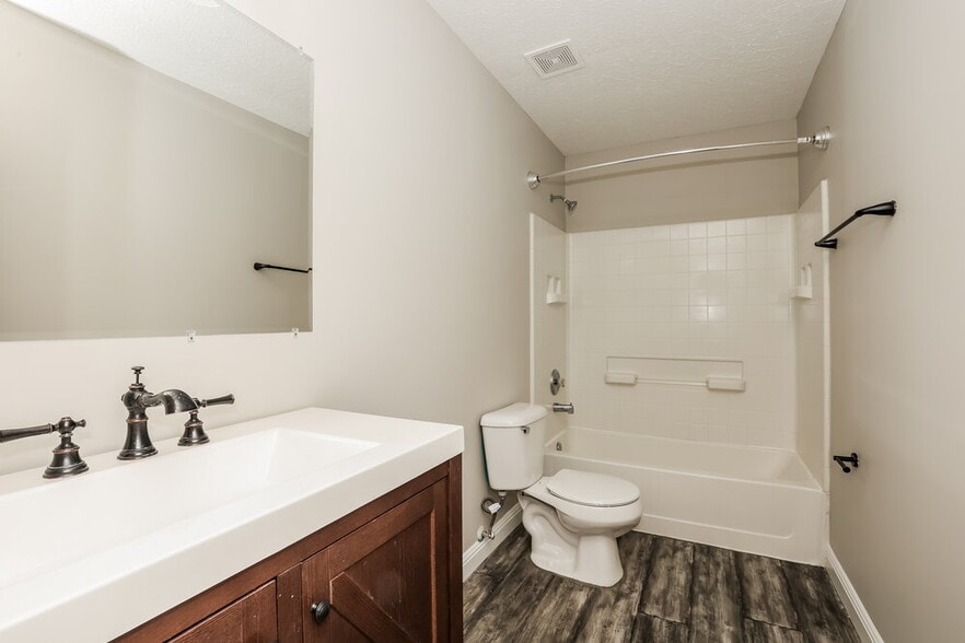 Building Photo - 209 Centreboard Ct