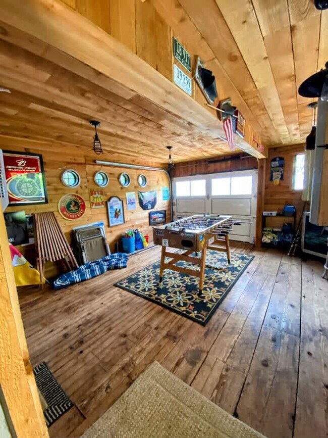 Building Photo - 449 Bay Dr