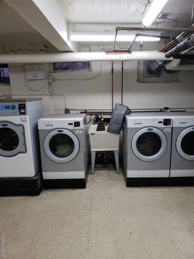 Building Photo - 42-05 48th Ave