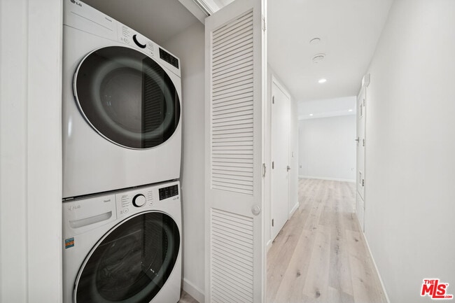 Building Photo - 1051 S Corning St