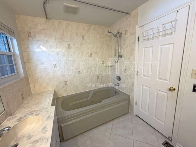 Building Photo - 124 Barton Cir