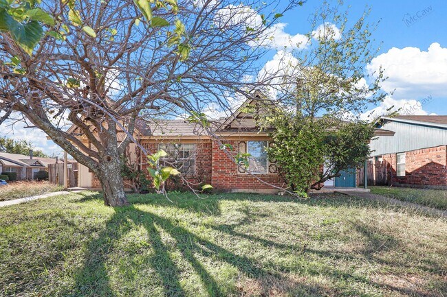 Building Photo - Cute 2/2 Duplex in Fort Worth!