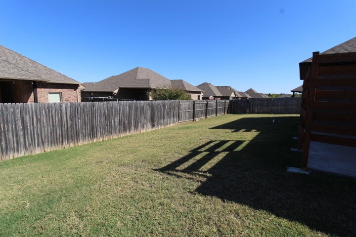 Building Photo - 20659 Landmark Dr