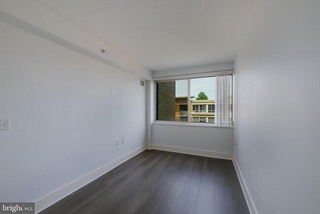 Building Photo - 800 4th St SW