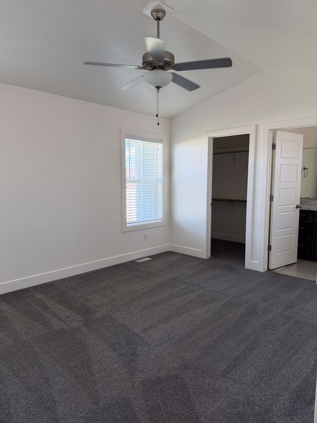 Building Photo - CALL TYE DIRECTLY 208-313-6062. 4 BED 2 BATH HOME WITH ATTACHED GARAGE