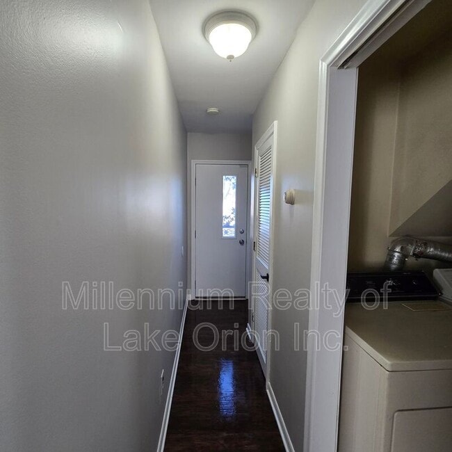 Building Photo - 644 E Meyers Ave