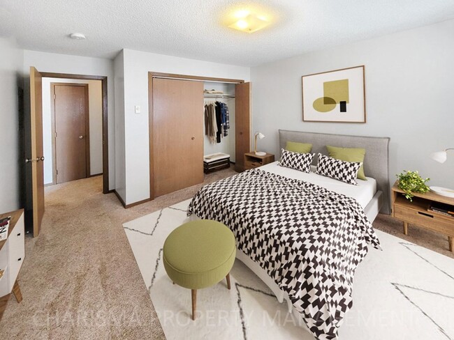 Building Photo - SPACIOUS ONE BEDROOM UNIT, WITH GREAT AMEN...