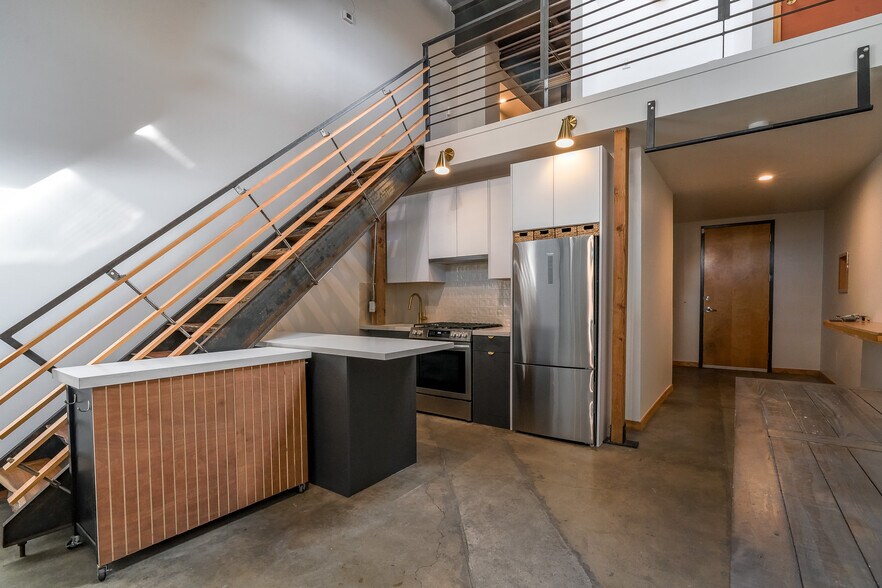 Kitchen - 2323 Magnolia St