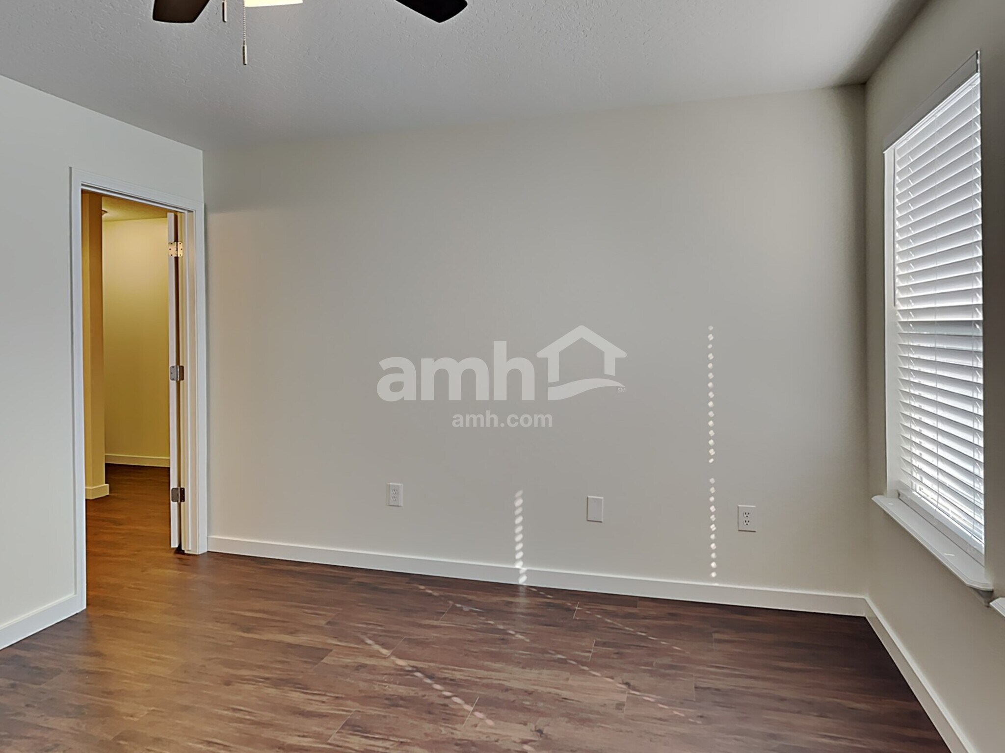 Building Photo - 4581 N Park Crossing Ave