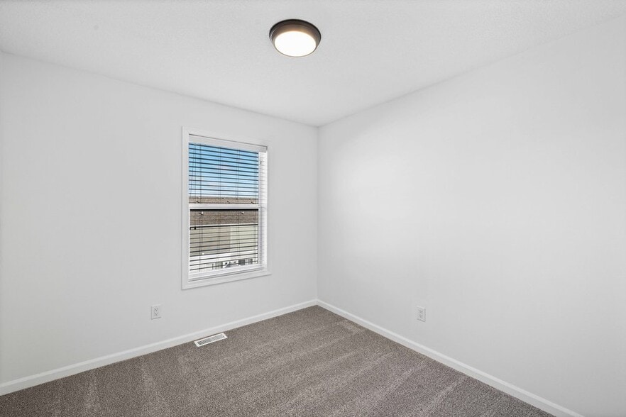 Building Photo - 207 SE Booth Ave