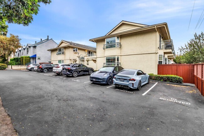 Building Photo - 1 Bedroom Condo in Mission Hills