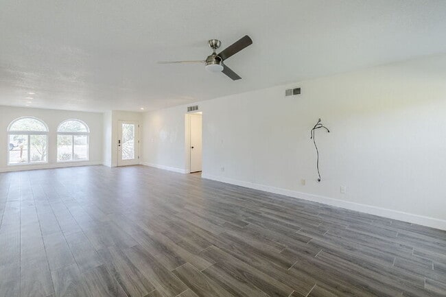 Building Photo - 10207 S 43rd Pl