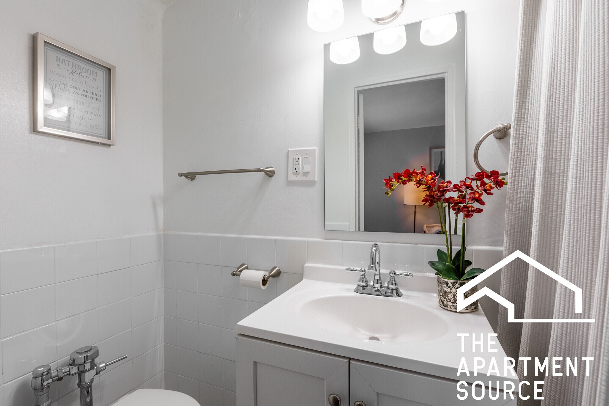 Building Photo - 1140 N La Salle Dr