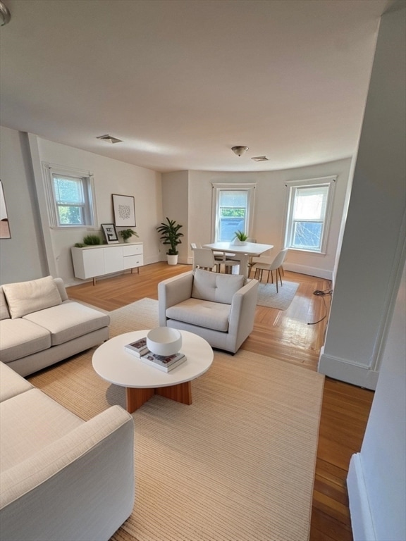 Building Photo - 14 Lyndhurst St