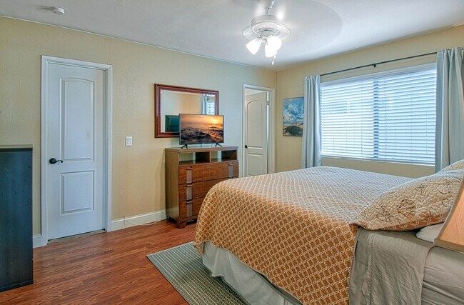 Building Photo - 414 E Oceanfront