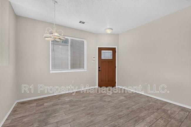 Building Photo - 2323 Margarita Dr SE
