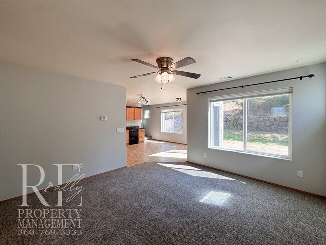 Building Photo - 2290 SW Siskin Cir