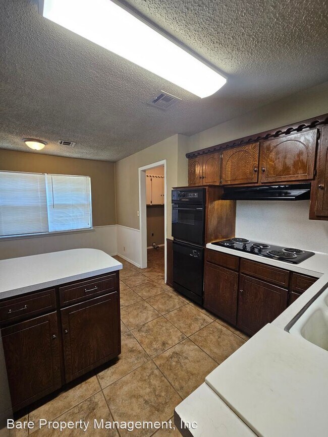 Building Photo - 3 br, 2 bath House - 1703 Village Drive