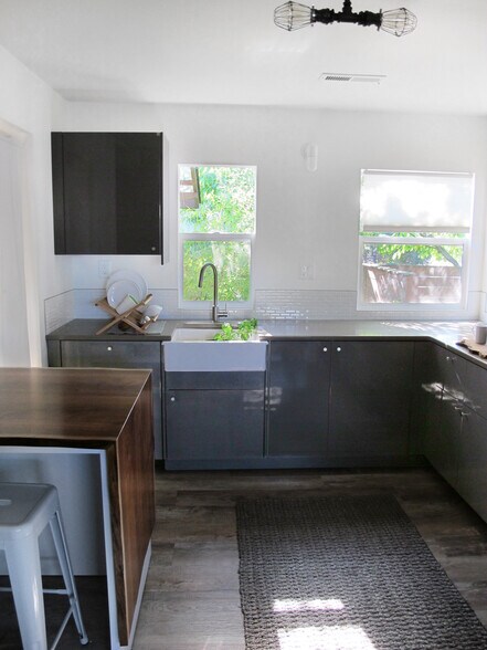 Kitchen - 5711 SE 67th Ave