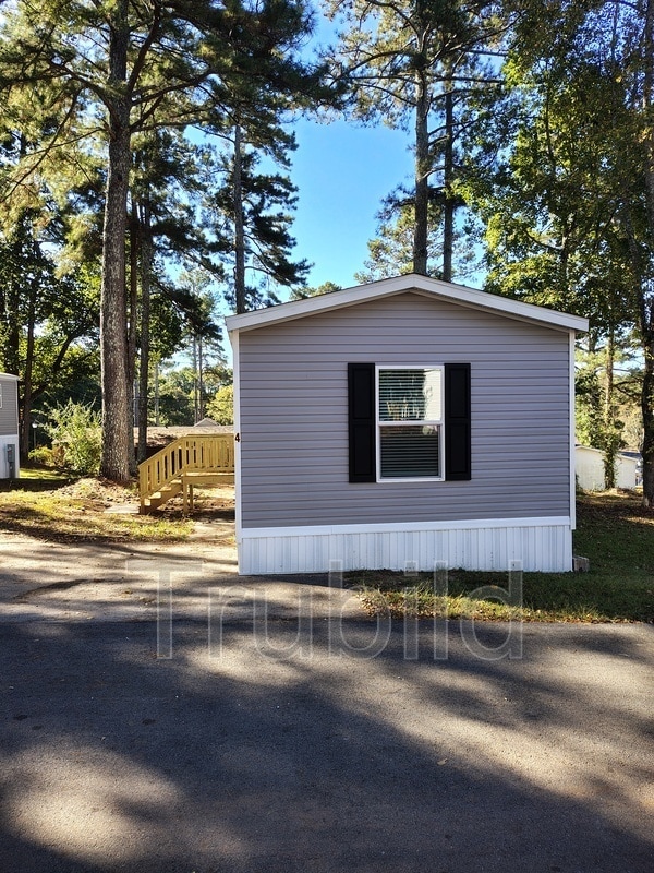 Building Photo - 4 Poole Cir