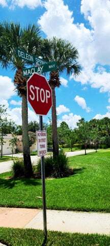 Building Photo - 205 SW Maclay Way