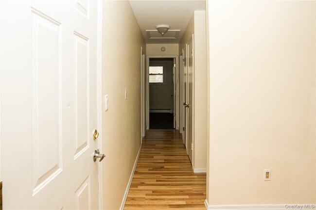 Building Photo - 13 Regina Pl