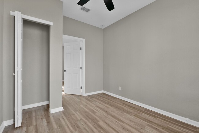 Building Photo - 439 W Lubbock St
