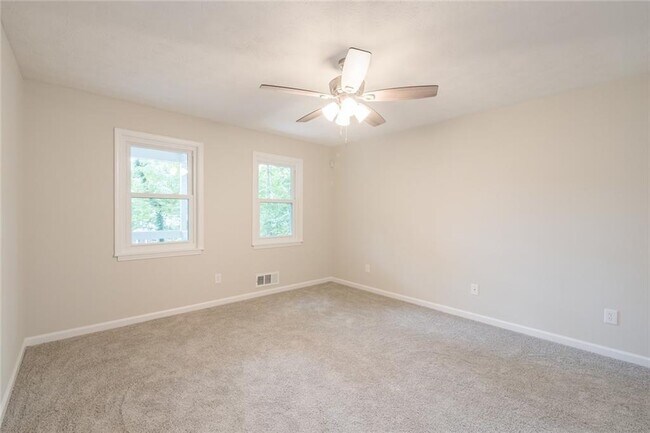 Building Photo - 2010 Lakeside Trail