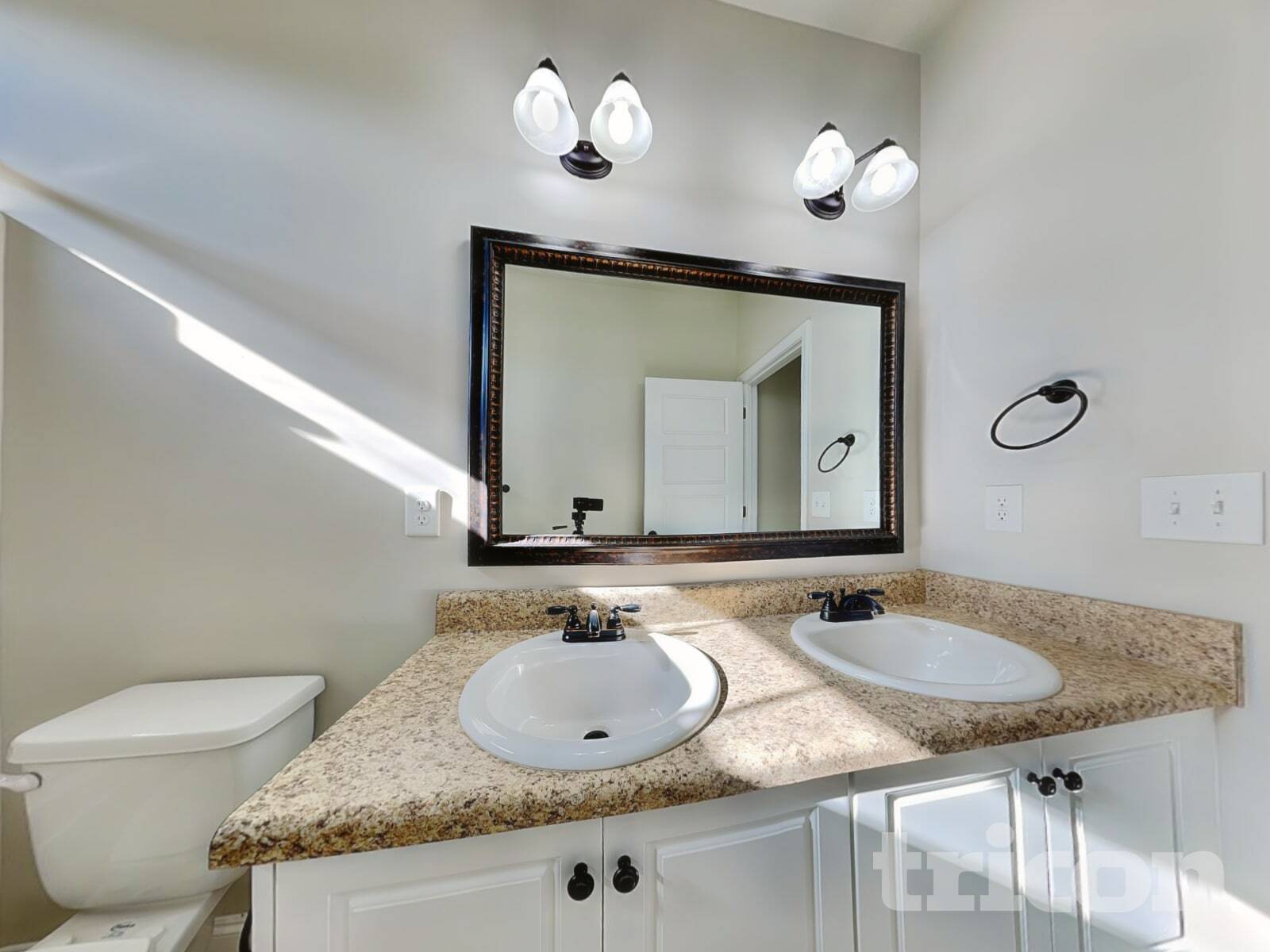 Building Photo - 667 Dandelion Row