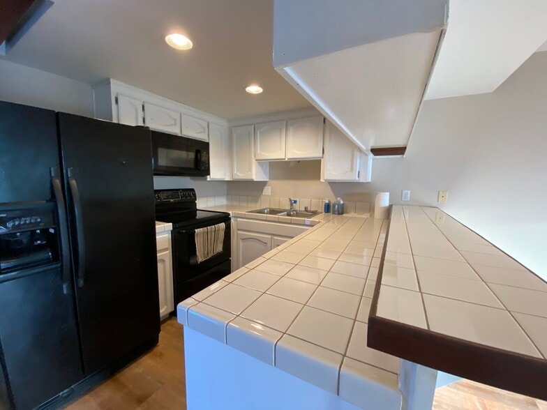 Building Photo - 4030 Haines St