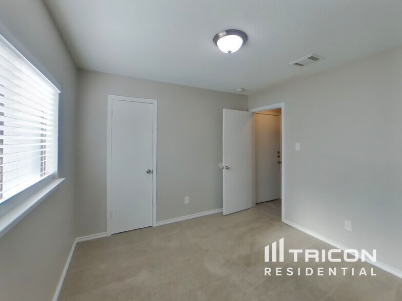 Building Photo - 6703 Beech Trail Dr