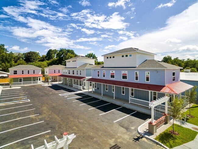 Building Photo - 622 NW 3rd Ave