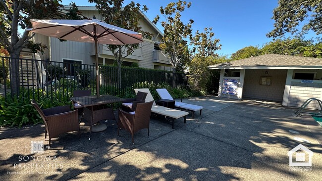 Building Photo - Updated Downtown Sonoma Condo!
