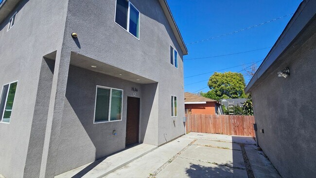 Building Photo - 1536 E