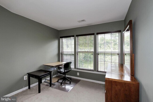 Building Photo - 7055 Oak Grove Way