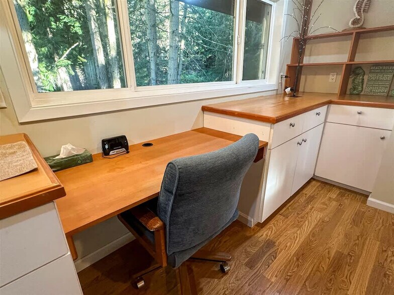 Building Photo - 218 Ironwood Dr