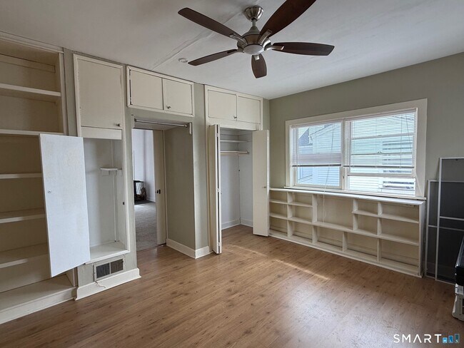 Building Photo - 3 Gold St