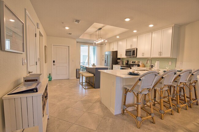 Building Photo - Golf Transfer 2-Bedroom 2-Bathroom First Floor Condo in the desirable Wellen Golf and Country Clu...