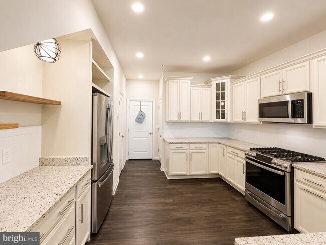 Building Photo - 4930 MacDonough Pl
