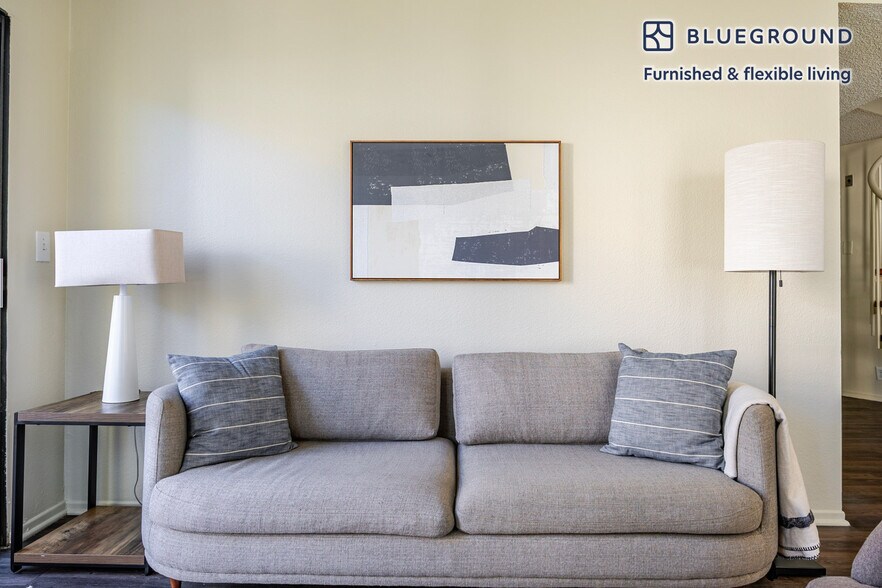 Building Photo - 747 Gayley Ave