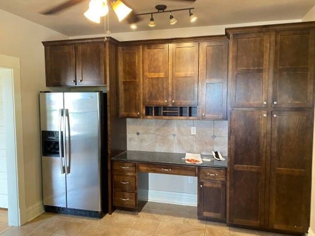 Building Photo - Amazing 3 bedroom home avail NOW